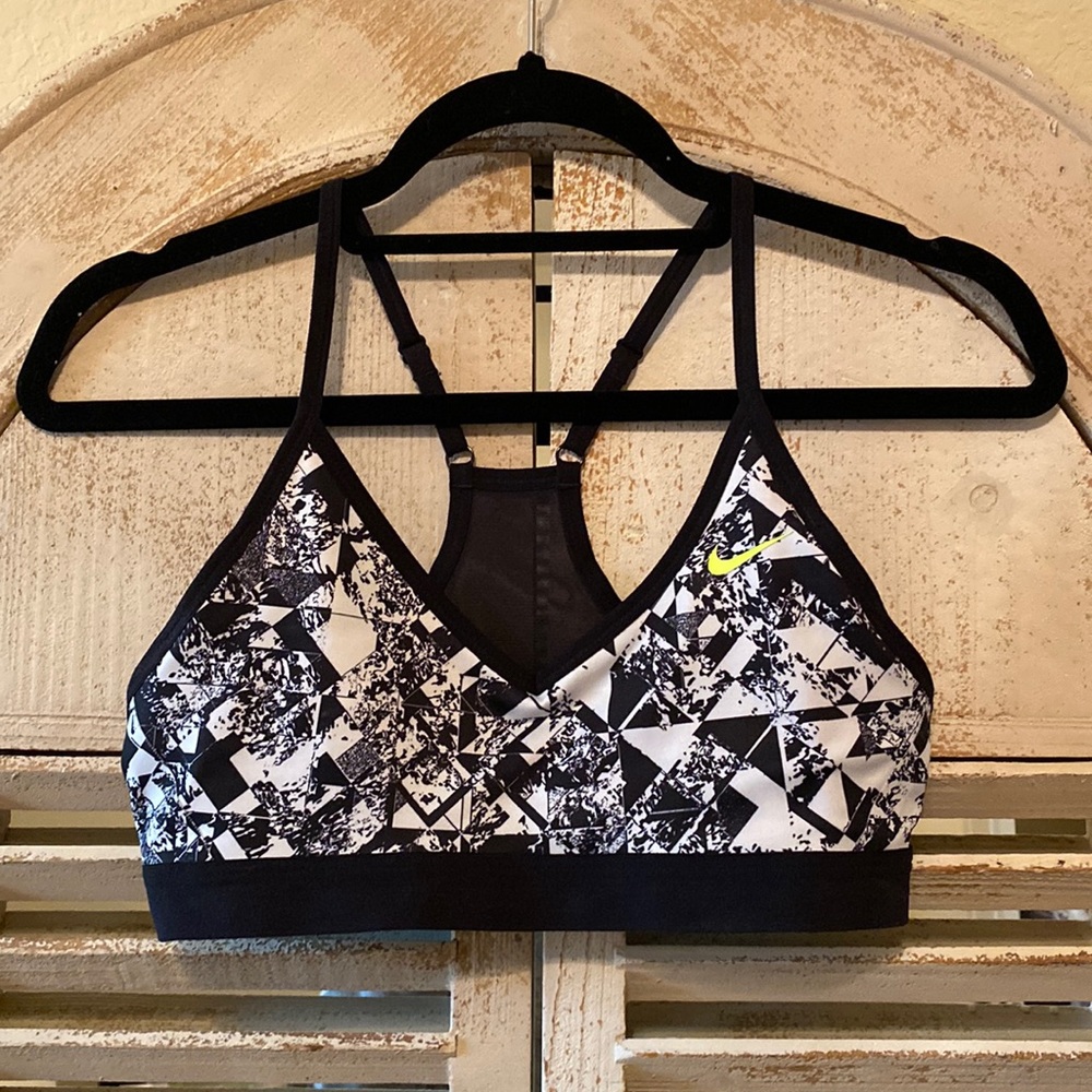 NIKE Indy Light Support Sports Bra